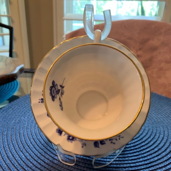 Fine Bone Crown Victoria Tea Cup with Blue Flower Pattern - Picture 9 of 9